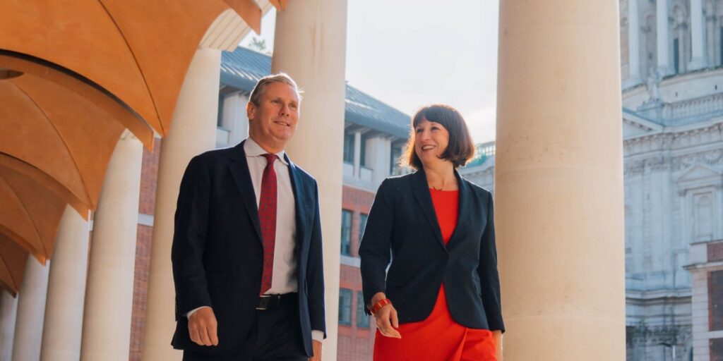 Briti Tööerakonna juht ja Ühendkuningriigi peaminister Keir Starmer ning Briti rahandusminister Rachel Reeves, Labour Party